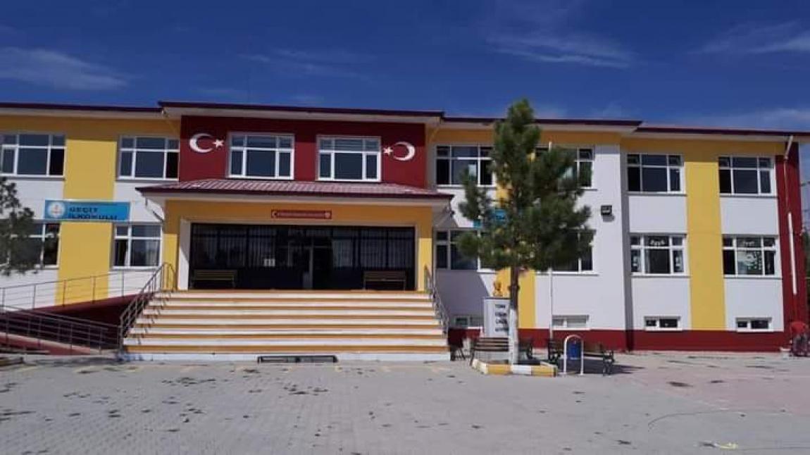 Geçit Şehit Mevlüt Yalçınkaya İlkokulu Fotoğrafı
